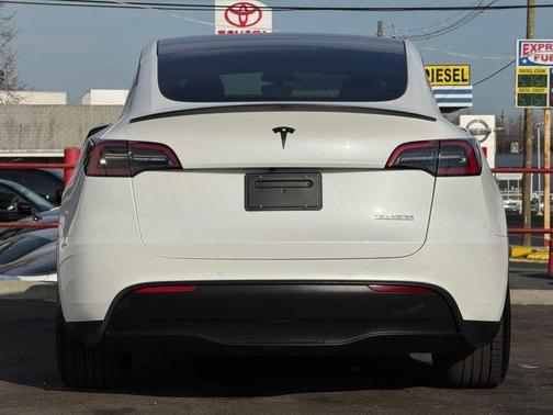 Pearl White Multi-Coat 2022 Tesla Model Y Performance Dual Motor All-Wheel Drive