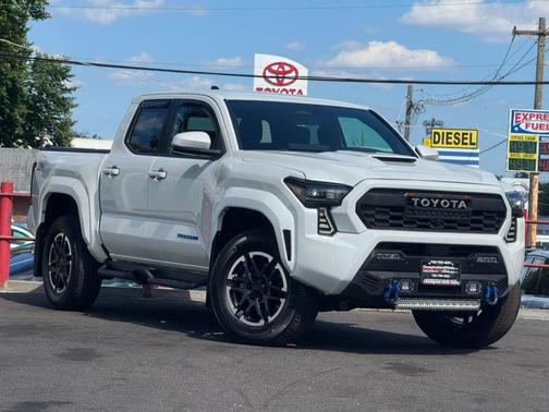 Wind Chill Pearl 2024 Toyota Tacoma TRD Sport