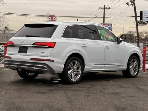 2023 Audi Q7 55 Premium Plus