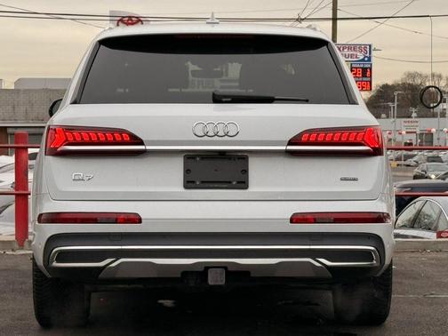 2023 Audi Q7 55 Premium Plus