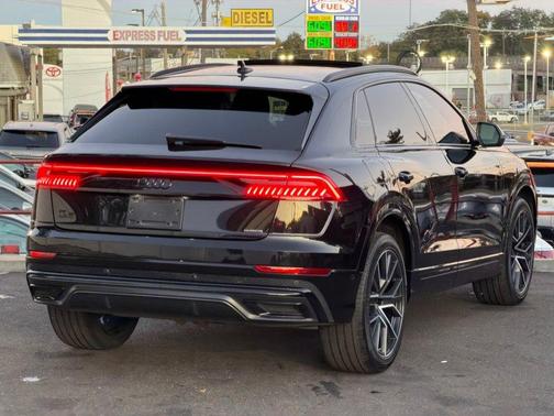 Mythos Black Metallic 2023 Audi Q8 55 Premium Plus