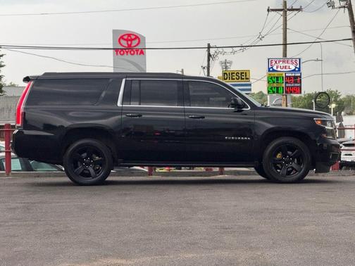 Black 2019 Chevrolet Suburban LT