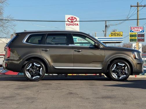 2023 Kia Telluride S