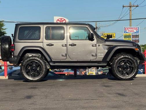 Granite Crystal Metallic Clearcoat 2018 Jeep Wrangler Unlimited Sahara