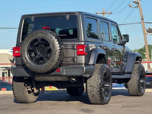 Granite Crystal Metallic Clearcoat 2018 Jeep Wrangler Unlimited Sahara