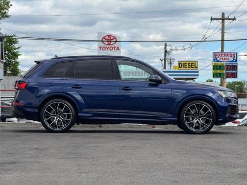 Navarra Blue Metallic 2021 Audi Q7 55 Prestige