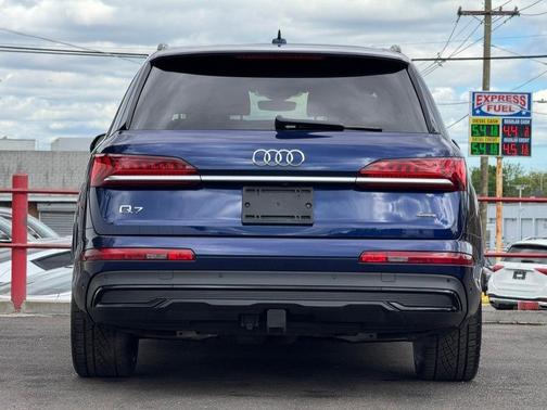 Navarra Blue Metallic 2021 Audi Q7 55 Prestige