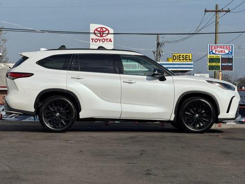 Wind Chill Pearl 2023 Toyota Highlander XSE