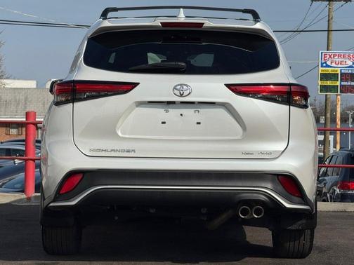 Wind Chill Pearl 2023 Toyota Highlander XSE