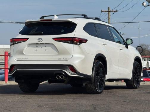 Wind Chill Pearl 2023 Toyota Highlander XSE