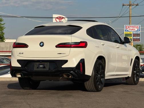Alpine White 2023 BMW X4 xDrive30i