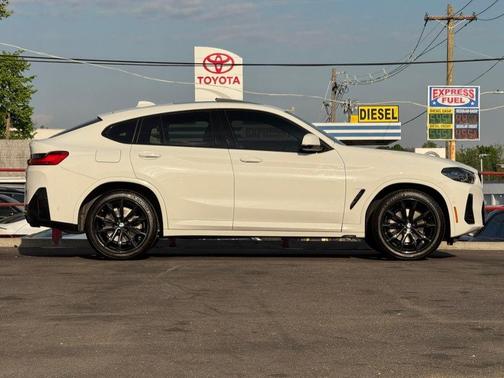 Alpine White 2023 BMW X4 xDrive30i