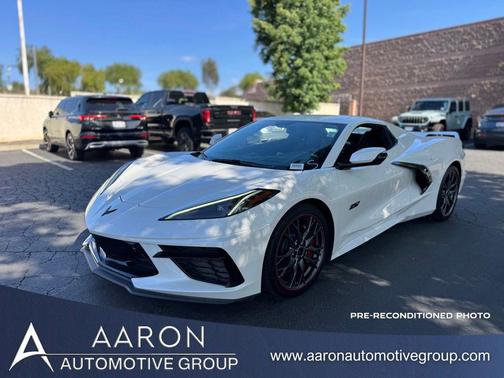 White Pearl Metallic 2023 Chevrolet Corvette Stingray w/3LT