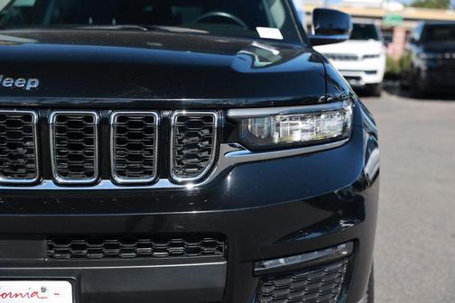 Diamond Black Crystal Pearlcoat 2021 Jeep Grand Cherokee L Limited