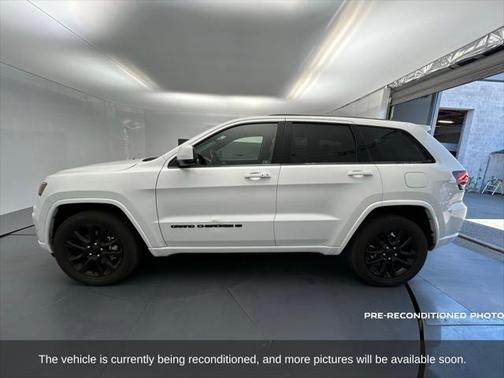 2022 Jeep Grand Cherokee Laredo