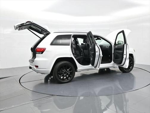 2022 Jeep Grand Cherokee Laredo