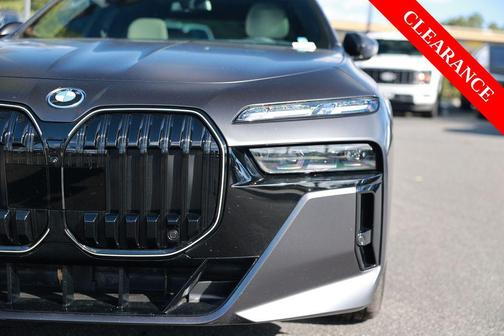 Frozen Deep Grey 2025 BMW i7 xDrive60