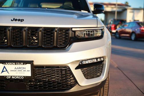 Silver Zynith 2025 Jeep Grand Cherokee Limited