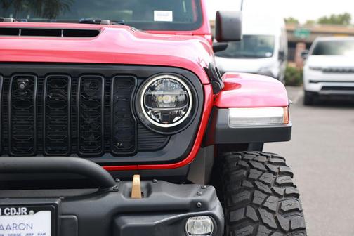 Firecracker Red Clearcoat 2022 Jeep Wrangler Unlimited Rubicon 392