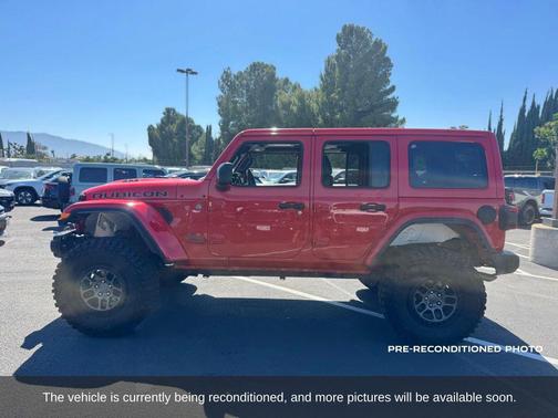 Firecracker Red Clearcoat 2022 Jeep Wrangler Unlimited Rubicon 392