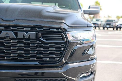 Diamond Black Crystal Pearlcoat 2026 RAM 1500 Express
