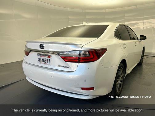 2018 Lexus ES 300h Base