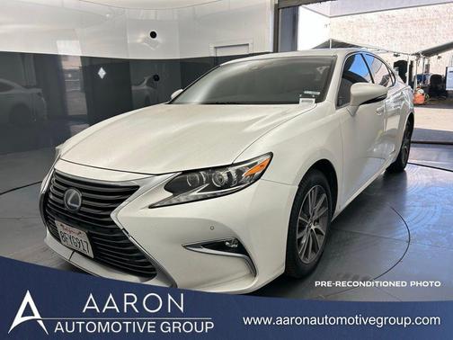 2018 Lexus ES 300h Base