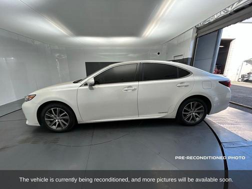 2018 Lexus ES 300h Base