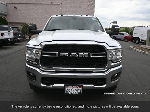 2023 RAM 3500 Tradesman/SLT