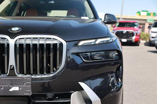 Black Sapphire Metallic 2023 BMW X7 xDrive40i