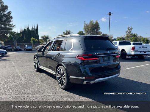 Black Sapphire Metallic 2023 BMW X7 xDrive40i