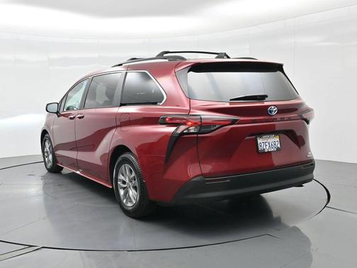 2022 Toyota Sienna XLE