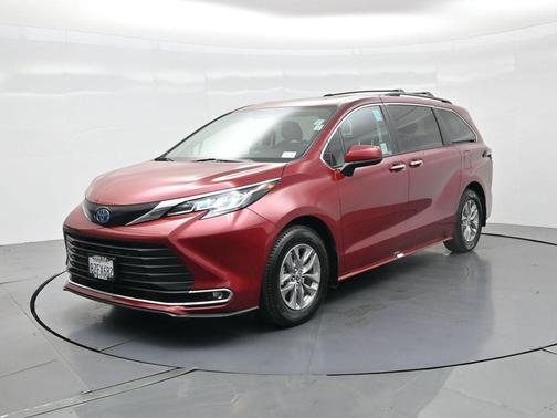 2022 Toyota Sienna XLE