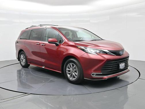 2022 Toyota Sienna XLE