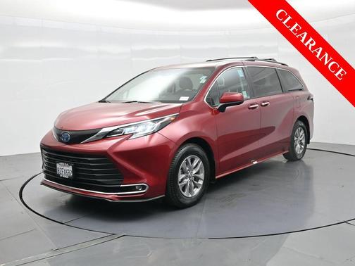 2022 Toyota Sienna XLE