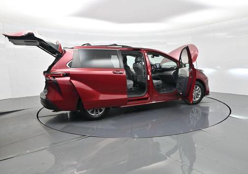 2022 Toyota Sienna XLE