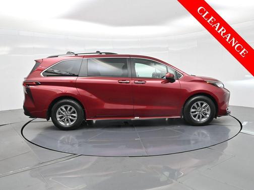 2022 Toyota Sienna XLE