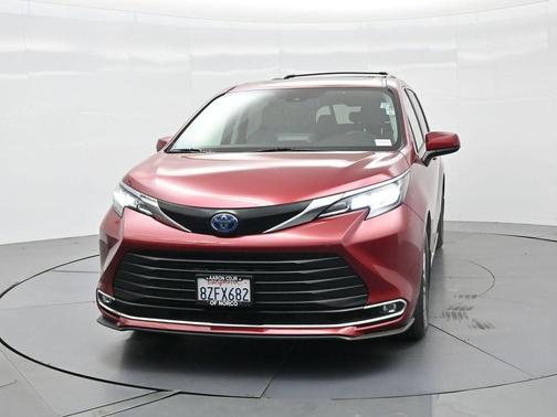 2022 Toyota Sienna XLE