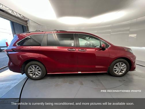 2022 Toyota Sienna XLE