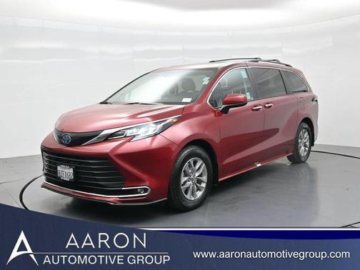 2022 Toyota Sienna XLE