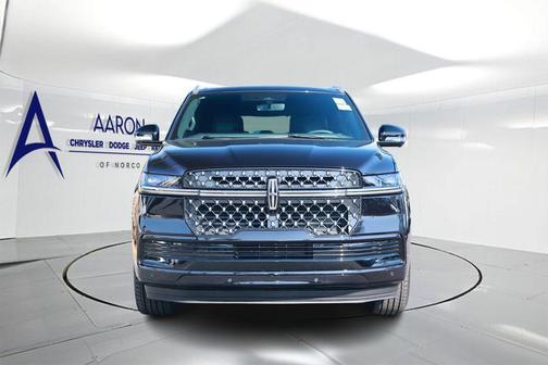 Infinite Black Metallic Clearcoat 2025 Lincoln Navigator Black Label