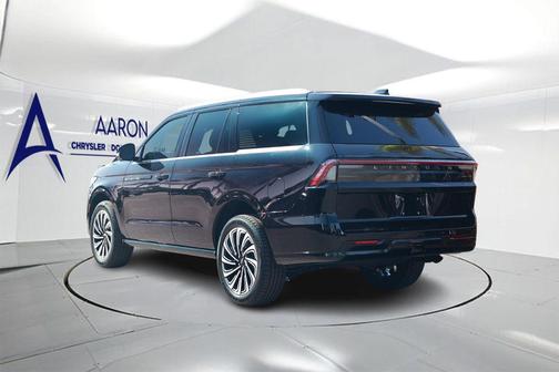 Infinite Black Metallic Clearcoat 2025 Lincoln Navigator Black Label