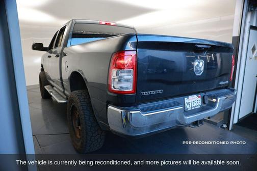 2020 RAM 2500 Big Horn Crew Cab 4X4 6'4' Box