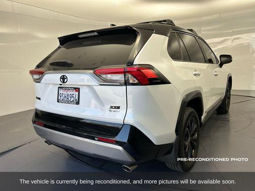 2025 Toyota RAV4 Hybrid SE