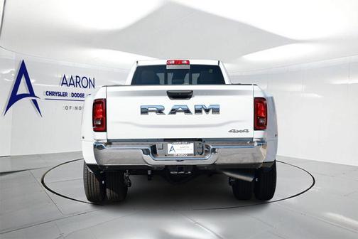 Bright White Clearcoat 2026 RAM 3500 Tradesman Crew Cab 4x4 8' Box