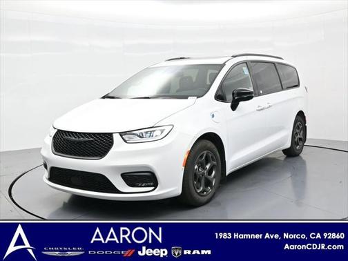 2025 Chrysler Pacifica Hybrid Premium S Appearance Pkg