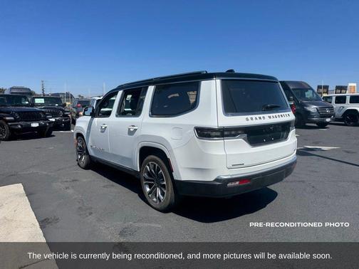 Diamond Black Crystal Pearlcoat 2022 Jeep Grand Wagoneer Series III 4x4