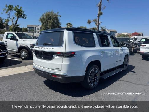 Diamond Black Crystal Pearlcoat 2022 Jeep Grand Wagoneer Series III 4x4
