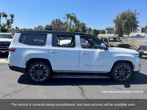 Diamond Black Crystal Pearlcoat 2022 Jeep Grand Wagoneer Series III 4x4