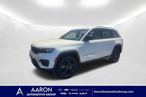 Bright White Clearcoat 2025 Jeep Grand Cherokee Altitude